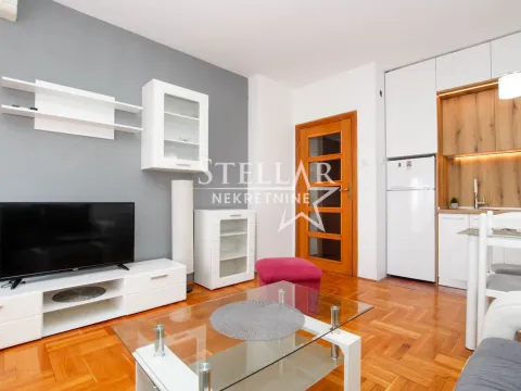 Rent, studio apartment, 27m², Stari Aerodrom, Podgorica - image 1
