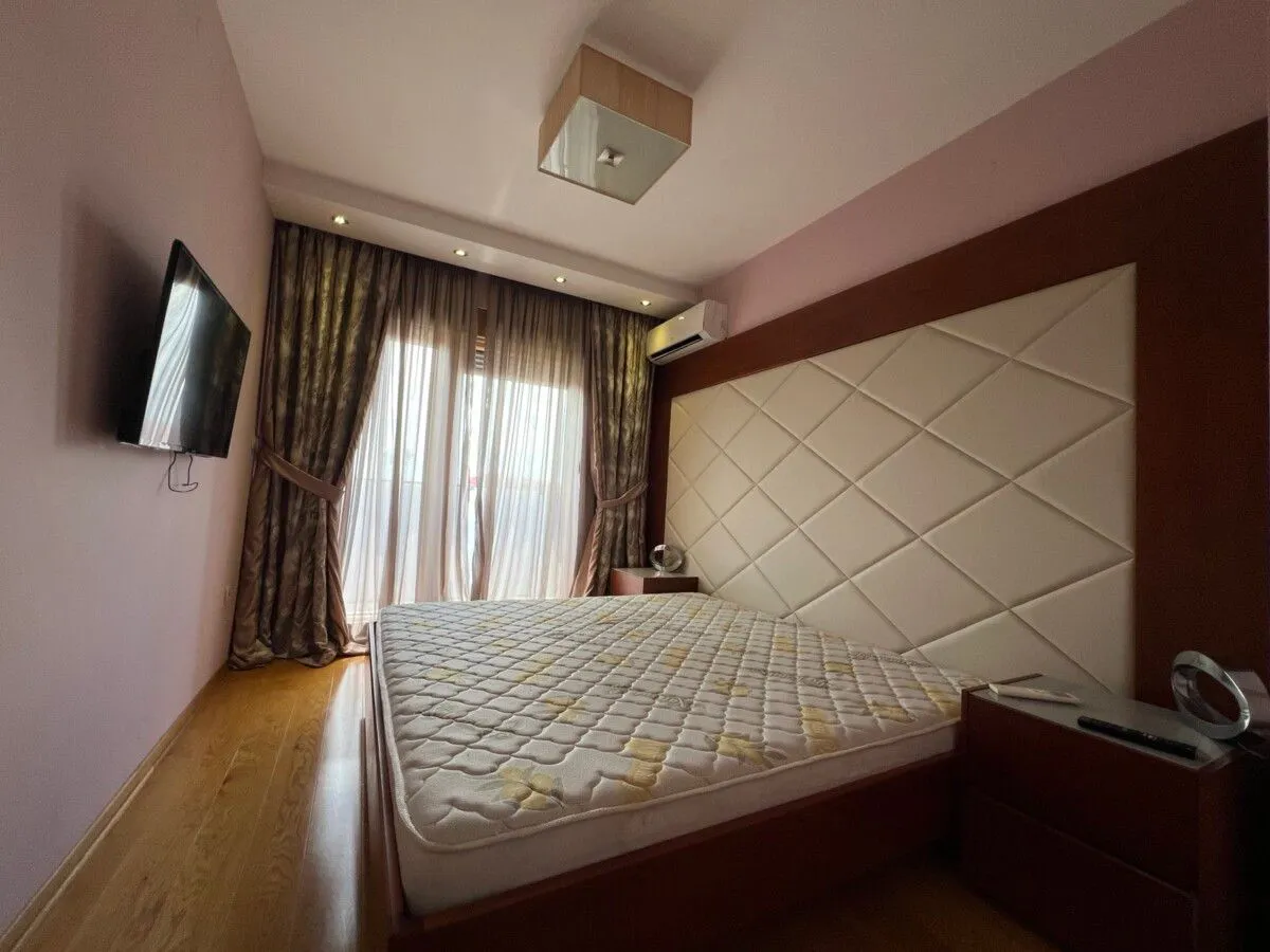 Izdavanje, trosoban stan, 103m², Momišići, Podgorica
