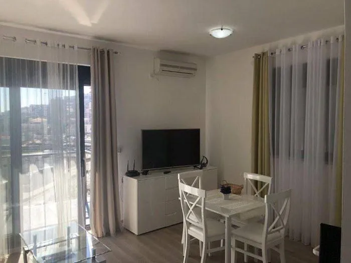 Rent, one bedroom apartment, 45m², Centar, Budva