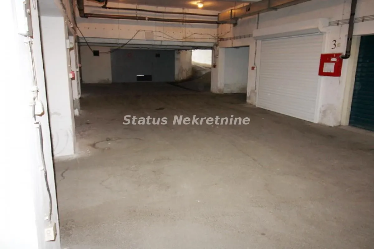 Sale, parking/garage, 18m², Grbavica, Novi Sad Sve Podlokacije