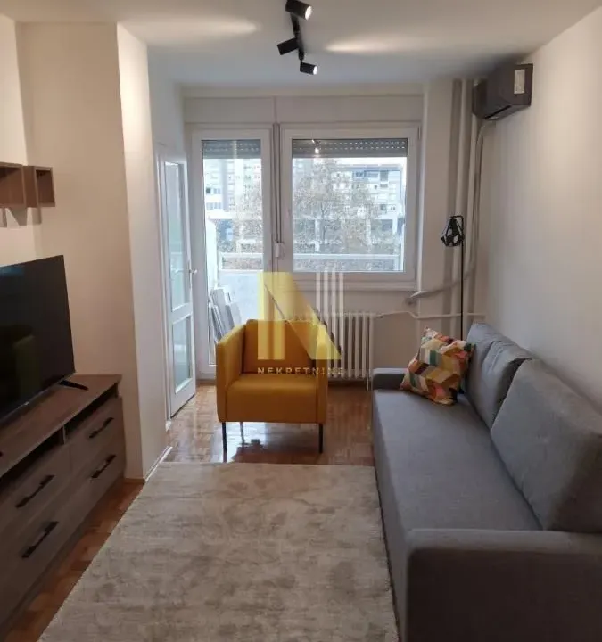 Izdavanje, dvosoban stan, 50m², Bulevar Oslobodjenja, Novi Sad Sve Podlokacije