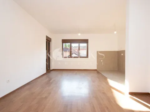 Izdavanje, trosoban stan, 81m², Vezirov Most, Podgorica - image 1