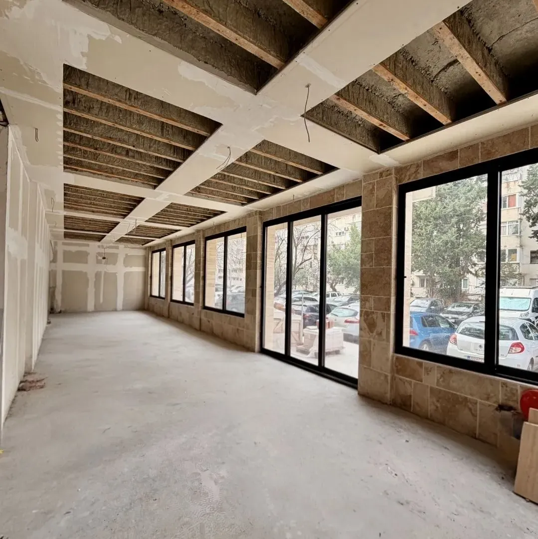 Izdavanje, poslovni prostor, 140m², Centar, Bar