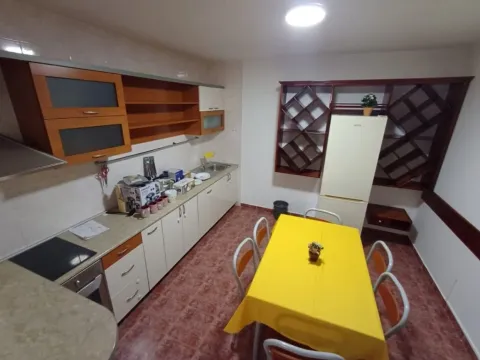 Izdavanje, stan, 54m², Centar, Bar - image 5