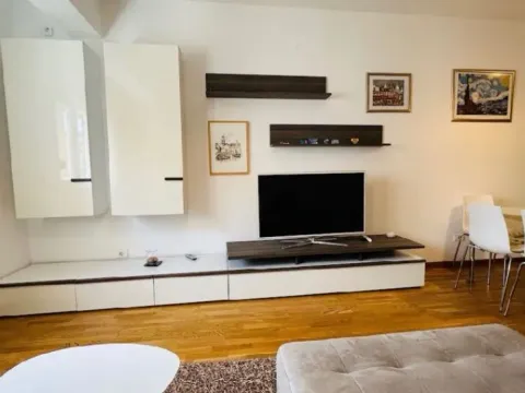 Izdavanje, jednosoban stan, 54m², City Kvart, Podgorica - image 5