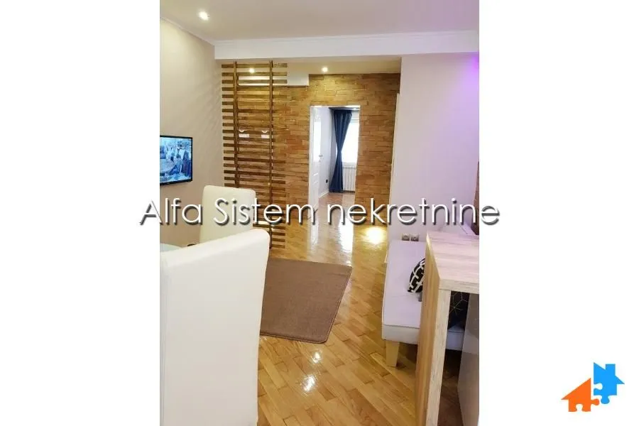 Izdavanje, trosoban stan, 69m², Stari Grad, Beograd