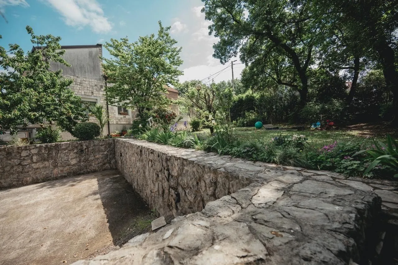 Prodaja, kuća, 349m², Vranići, Podgorica