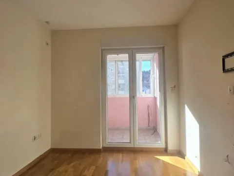 Rent, one bedroom apartment, 46m², City Kej, Podgorica - image 5