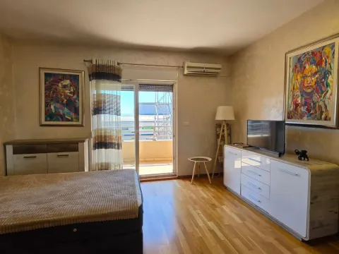 Rent, apartment, 31m², City Kvart, Podgorica - image 2