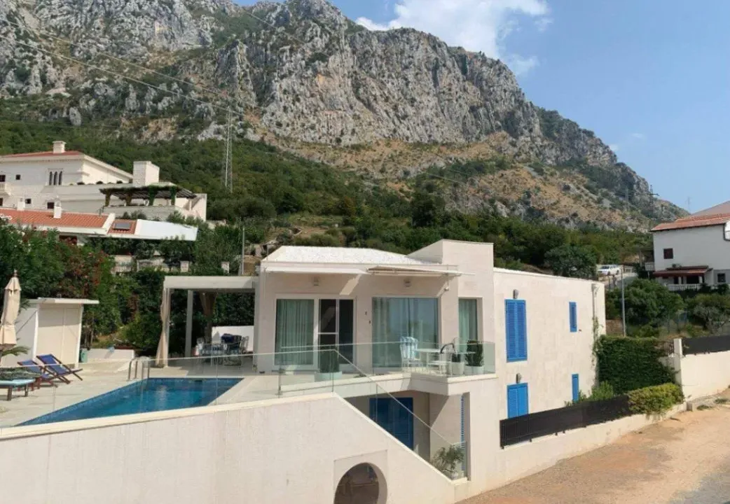 Rent, house, 178m², Blizikuće, Budva