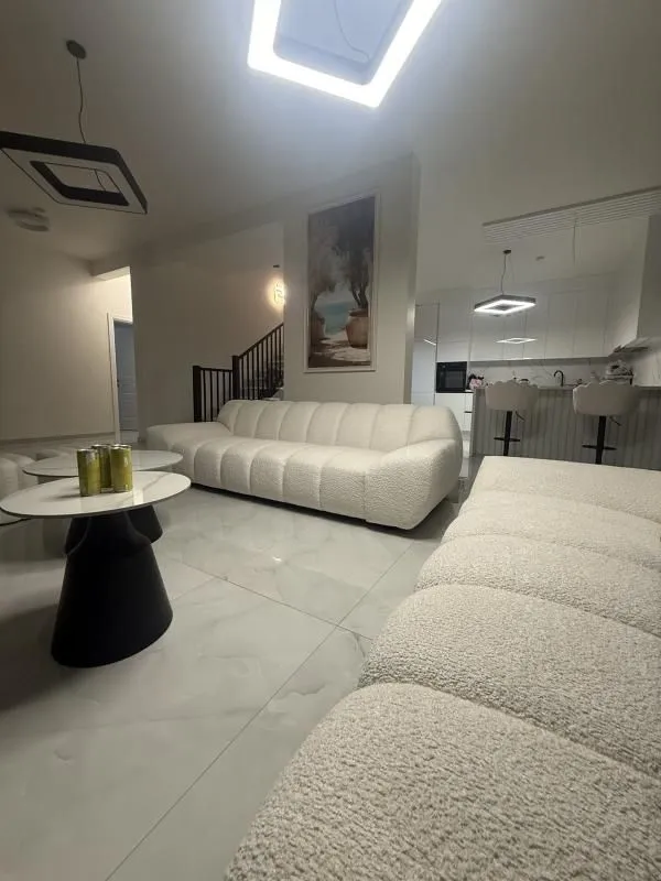 Sale, house, 200m², Buljarica, Budva