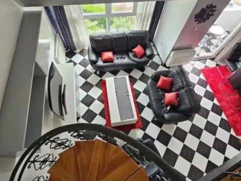 Izdavanje, trosoban stan, 80m², Dobrota, Kotor - image 10