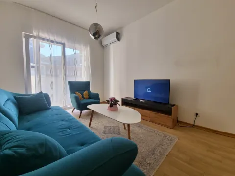 Rent, two bedroom apartment, 69m², Budva, Crna Gora - image 1