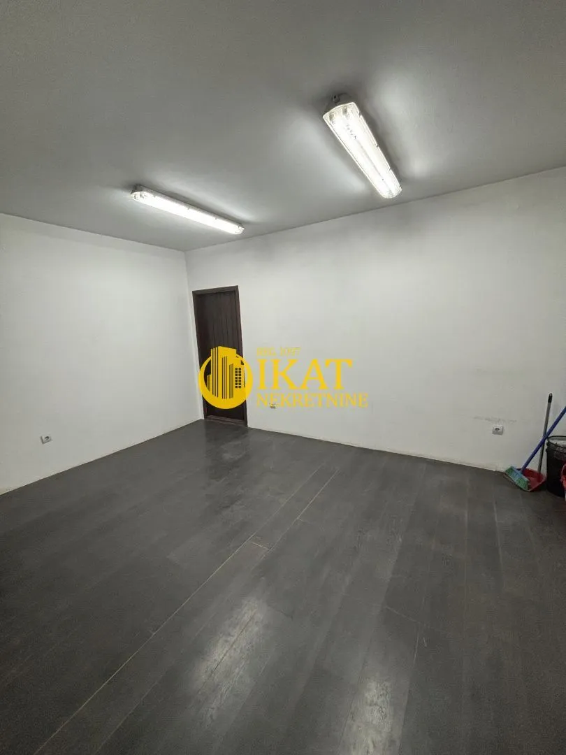 Izdavanje, poslovni prostor, 60m², Altina, Beograd