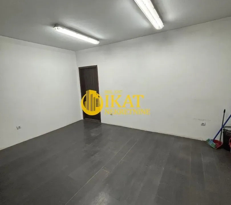 Izdavanje, poslovni prostor, 60m², Altina, Beograd