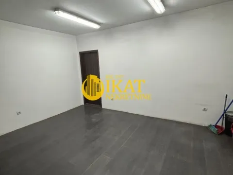 Izdavanje, poslovni prostor, 60m², Altina, Beograd