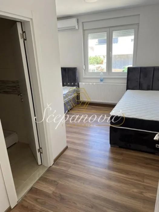 Rent, house, 524m², Petrovaradin, Novi Sad