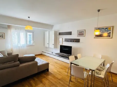 Izdavanje, jednosoban stan, 54m², City Kvart, Podgorica - image 2