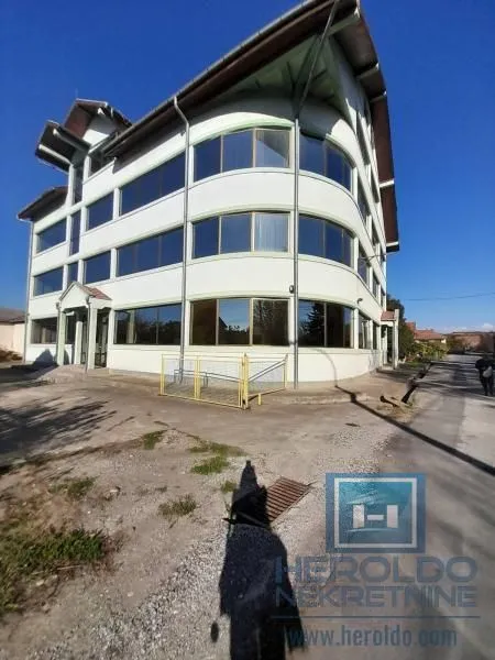 Rent, office space, 1300m², Supska, Ćuprija