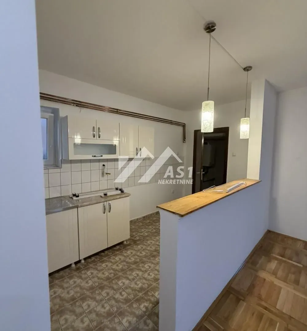 Izdavanje, trosoban stan, 100m², Novo naselje, Novi Sad
