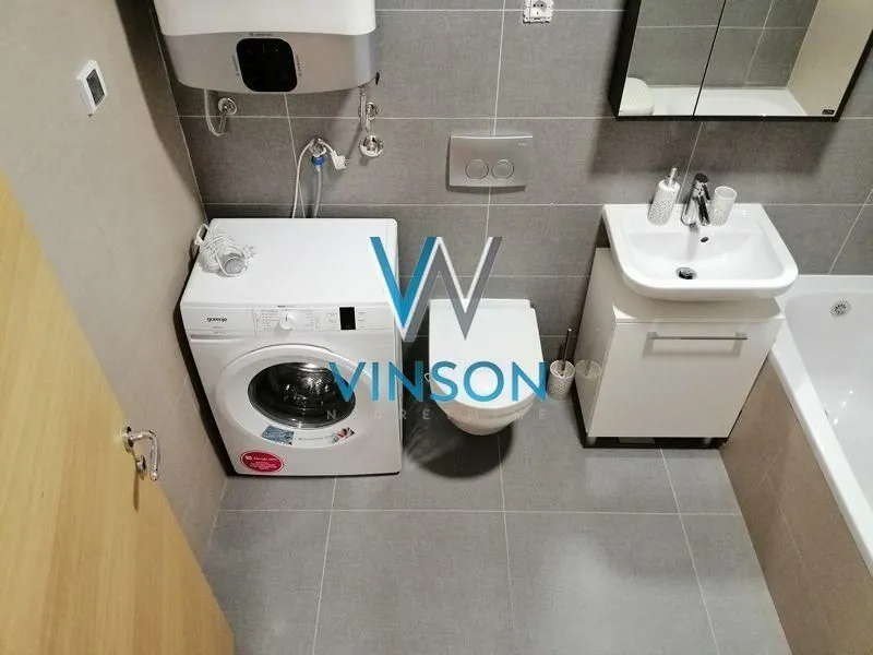 Izdavanje, dvosoban stan, 63m², Centar, Novi Sad