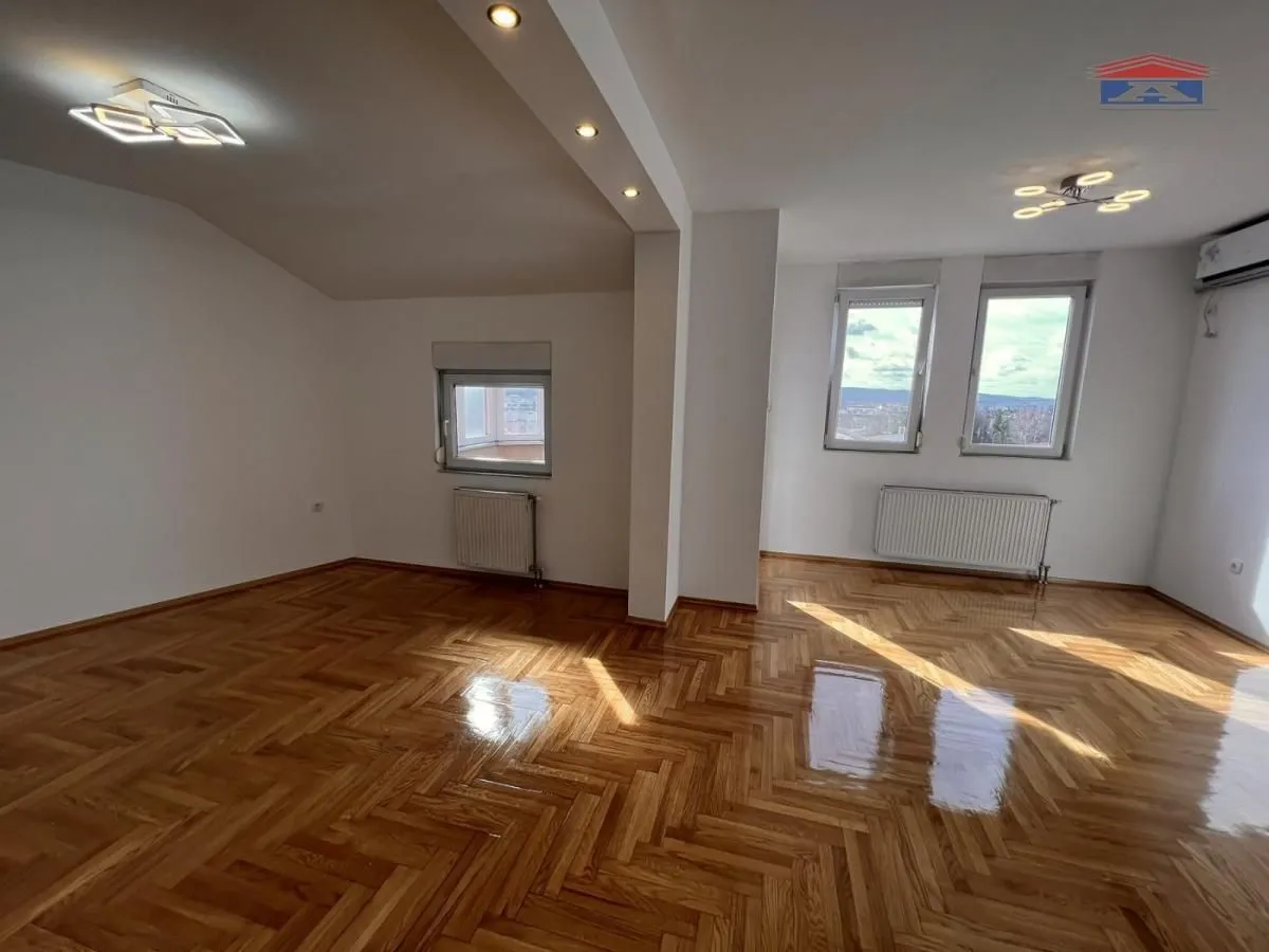 Prodaja, četvorosoban stan, 117m², Bulevar Evrope, Novi Sad Sve Podlokacije