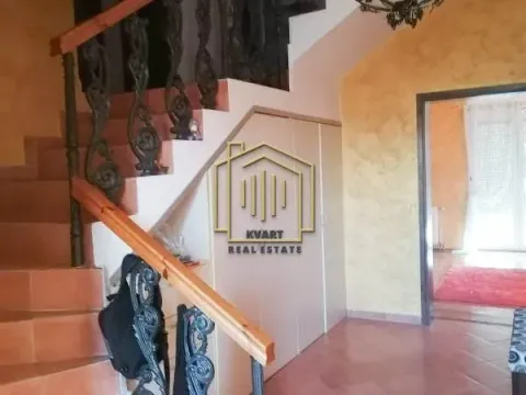 Prodaja, kuća, 350m², Tološi, Podgorica - image 7