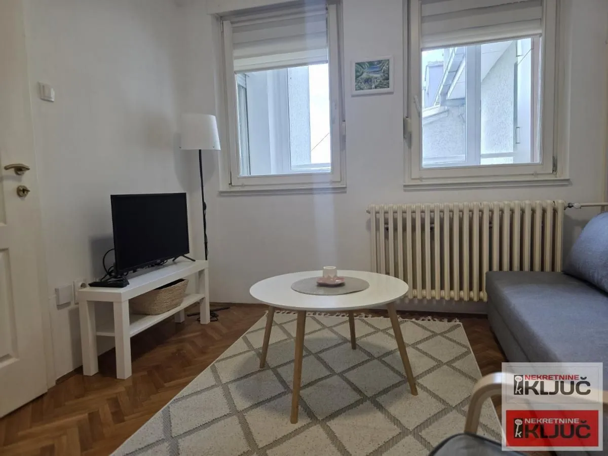 Izdavanje, jednosoban stan, 27m², Bulevar Oslobodjenja, Novi Sad Sve Podlokacije