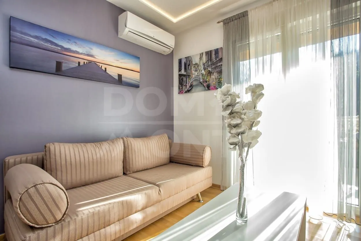 Rent, one bedroom apartment, 45m², Dobrota, Kotor