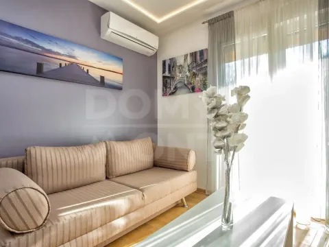 Rent, one bedroom apartment, 45m², Dobrota, Kotor - image 1