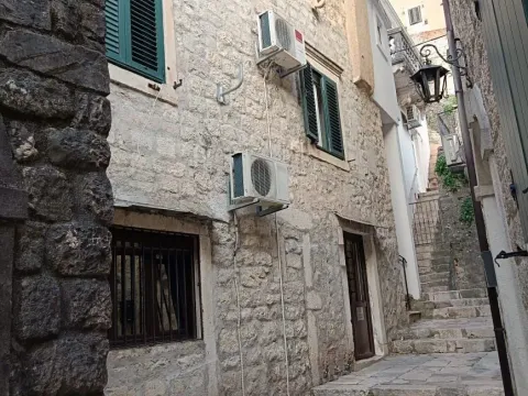 Prodaja, trosoban stan, 88m², Kotor, Crna Gora - image 3