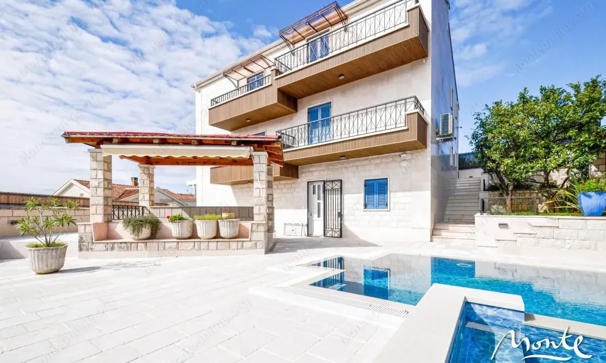 Sale, house, 240m², Tivat, Crna Gora