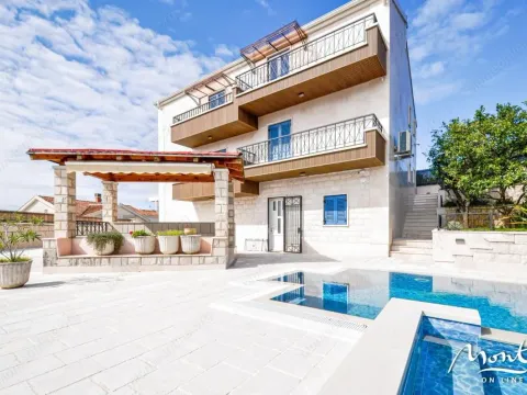 Sale, house, 240m², Tivat, Crna Gora