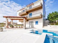 Sale, house, 240m², Tivat, Crna Gora - image 1