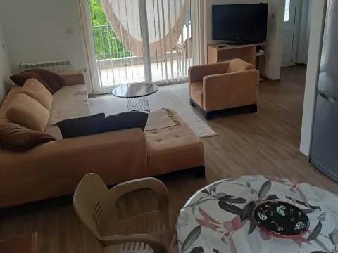Izdavanje, dvosoban stan, 60m², Zelenika, Herceg Novi - image 10