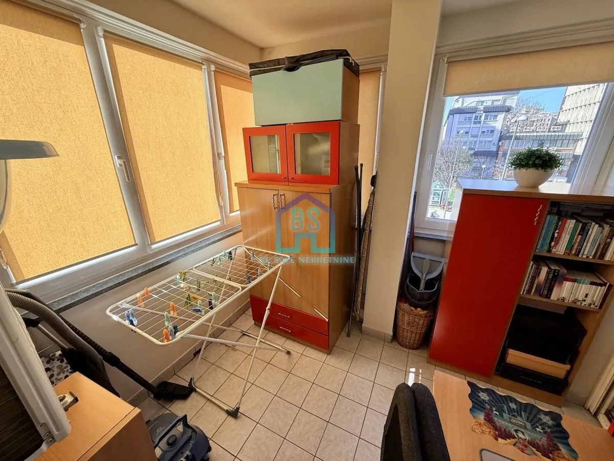 Prodaja, trosoban stan, 73m², Bulevar Oslobodjenja, Novi Sad Sve Podlokacije