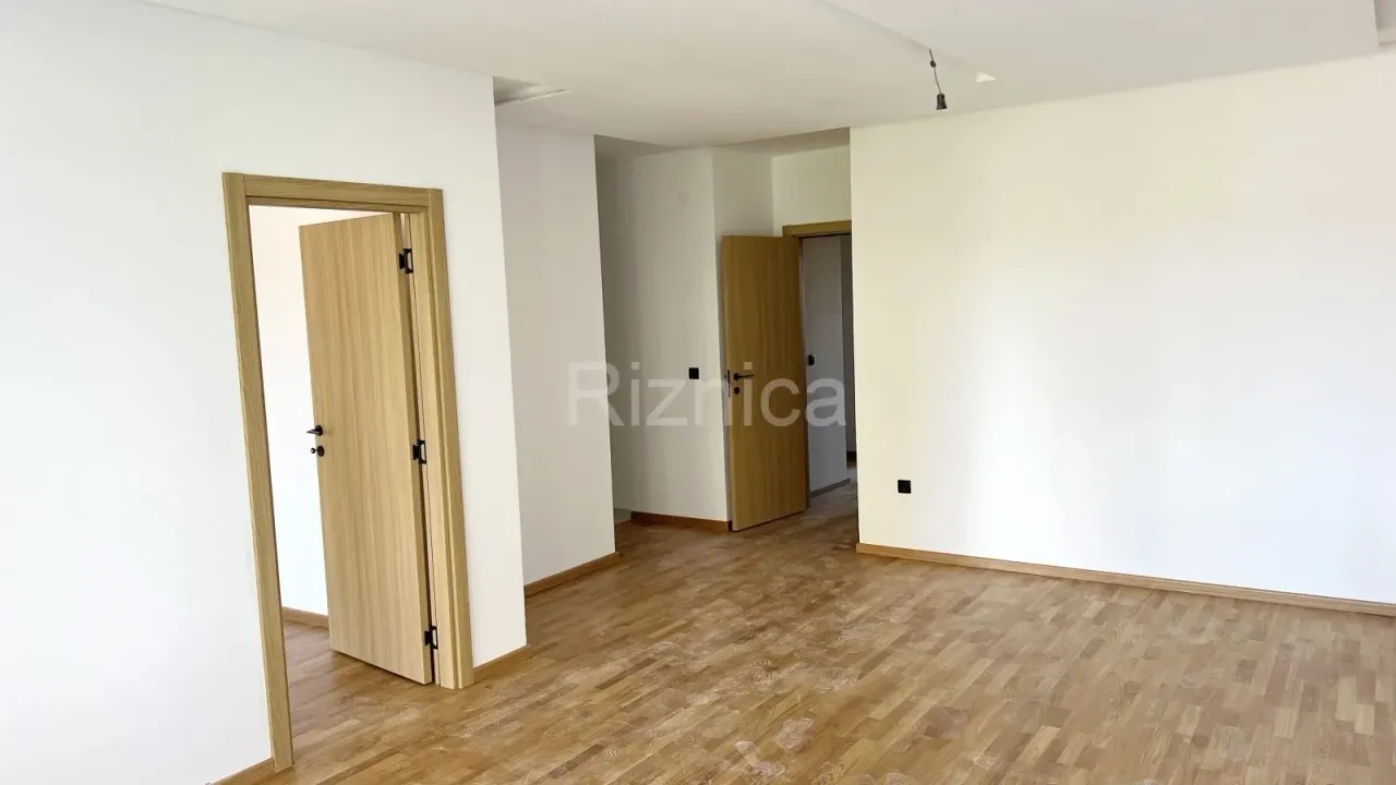 Prodaja, trosoban stan, 84m², Medijana, Niš