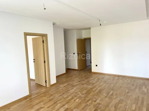 Sale, three bedroom apartment, 84m², Medijana, Niš