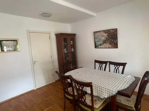 Izdavanje, jednosoban stan, 75m², Centar, Tivat - image 2