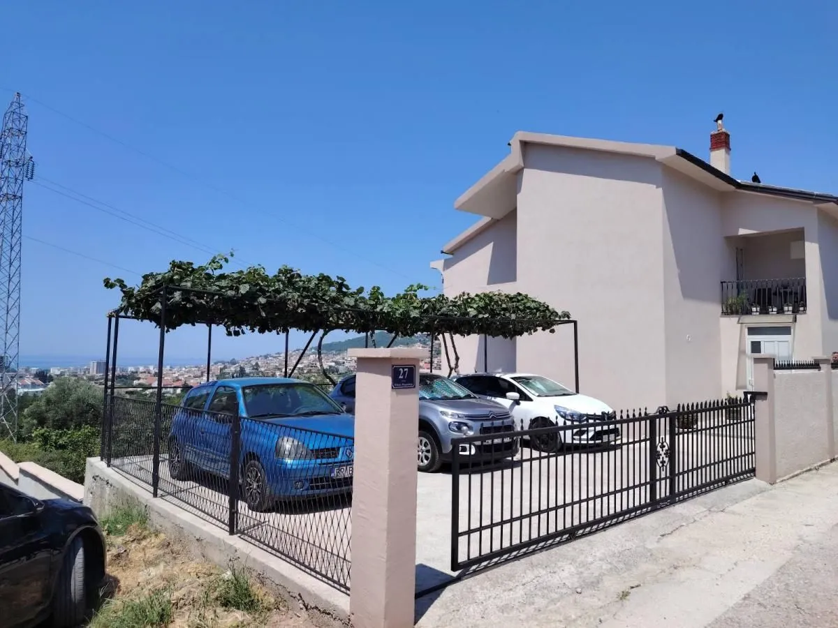 Sale, house, 350m², Bjeliši, Bar