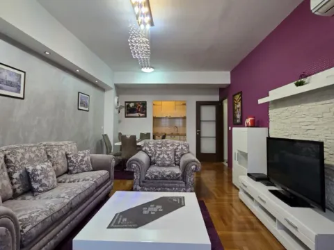 Izdavanje, dvosoban stan, 72m², City Kvart, Podgorica