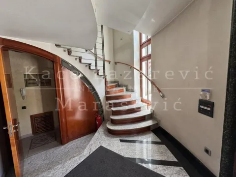 Rent, house, 650m², Autokomanda, Voždovac Sve Podlokacije - image 3