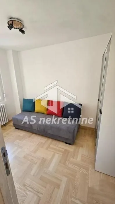 Izdavanje, trosoban stan, 69m², Novi Beograd Sve Podlokacije, Beograd