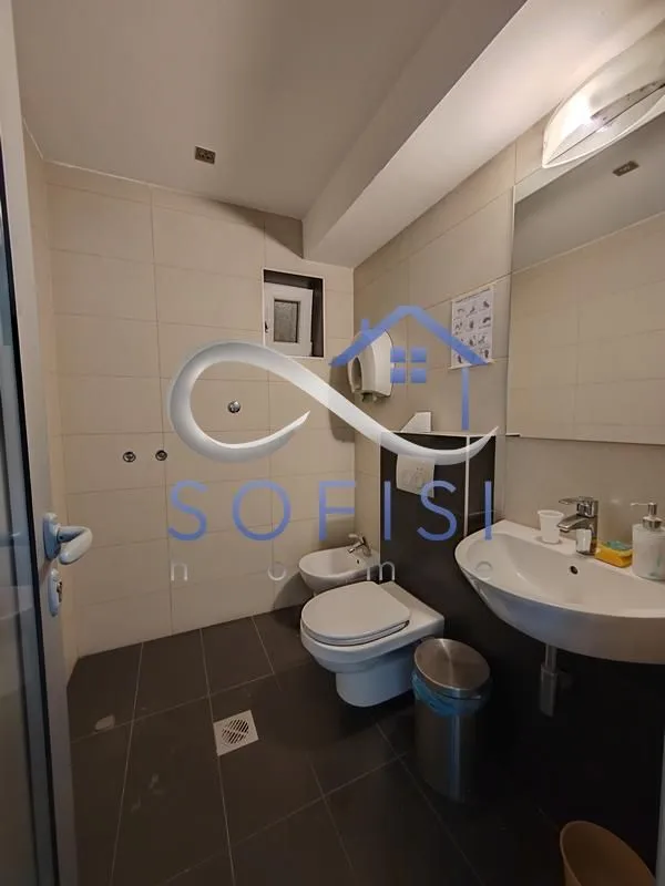 Izdavanje, poslovni prostor, 80m², Centar, Novi Sad