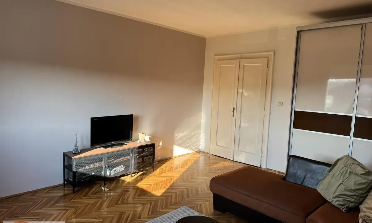 Izdavanje, dvosoban stan, 76m², Južni Bulevar, Vračar Sve Podlokacije