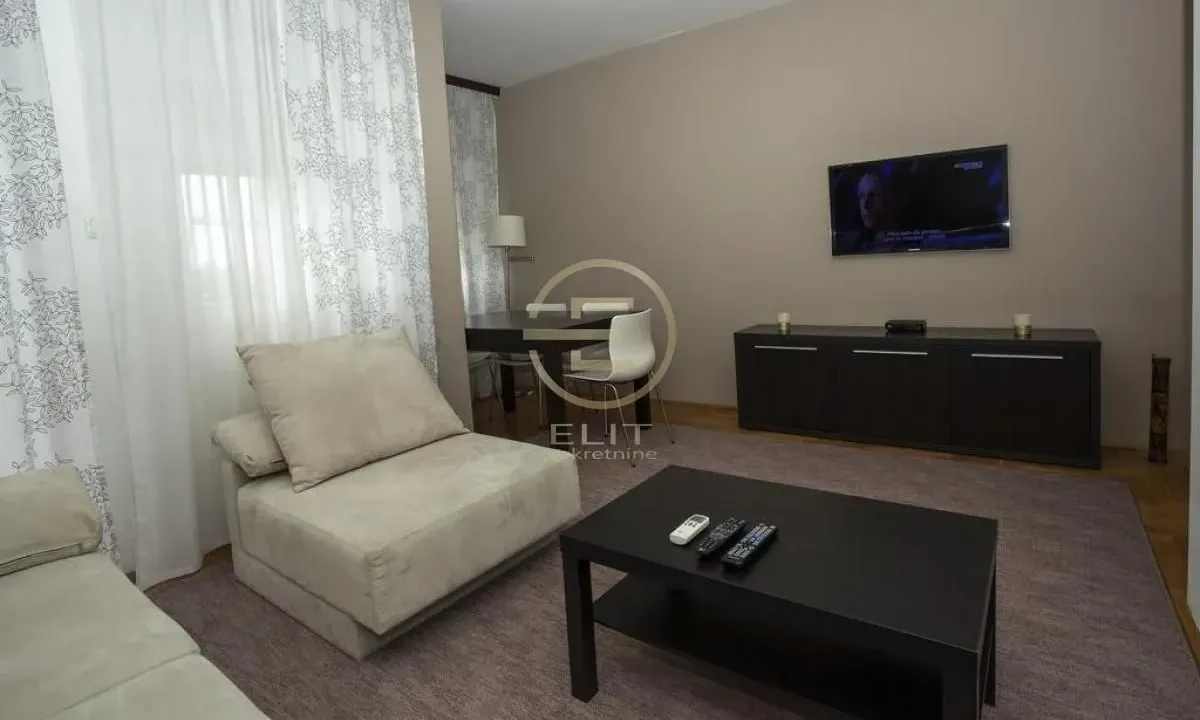 Izdavanje, dvosoban stan, 60m², Bulevar Evrope, Novi Sad Sve Podlokacije