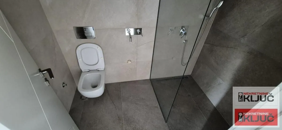 Prodaja, četvorosoban stan, 130m², Novo naselje, Novi Sad