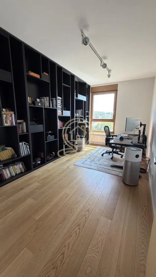 Izdavanje, trosoban stan, 89m², Savski Venac, Beograd