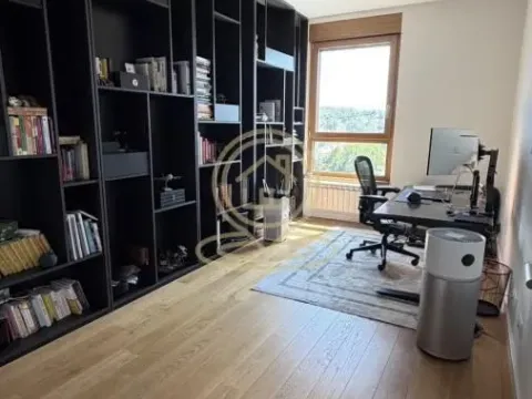 Izdavanje, trosoban stan, 89m², Savski Venac, Beograd - image 13