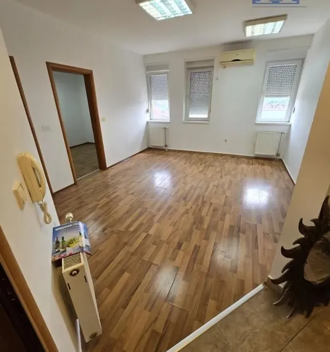 Rent, two bedroom apartment, 36m², Bulevar Oslobodjenja, Novi Sad Sve Podlokacije